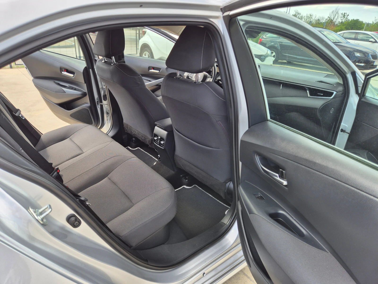 Toyota Corolla EXECUTIVE 1.8 HYBRID A/T= B- ГАРАНЦИЯ - изображение 10