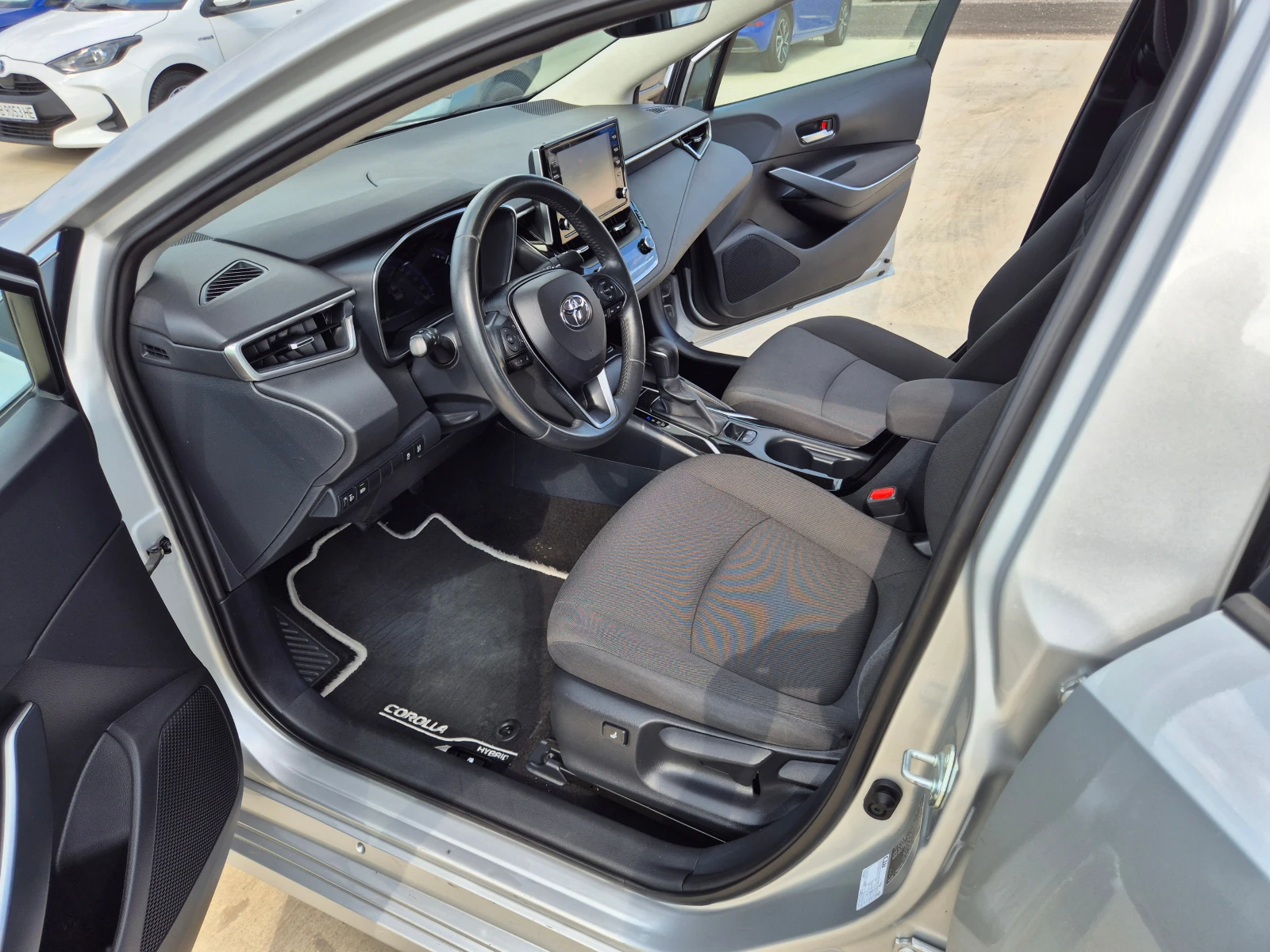 Toyota Corolla EXECUTIVE 1.8 HYBRID A/T= B- ГАРАНЦИЯ | Mobile.bg — изображение 13