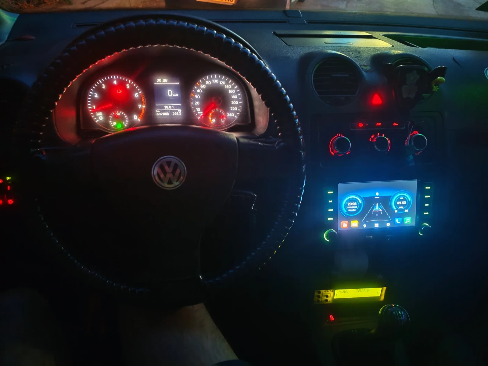 VW Caddy 2.0 ����� ����� 6+ 1 | Mobile.bg � ����������� 12