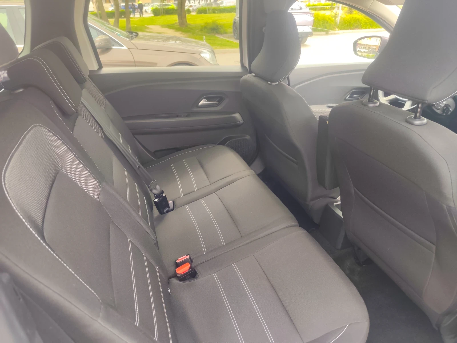 Dacia Jogger 1.0 газ, снимка 16 - Автомобили и джипове - 54358872