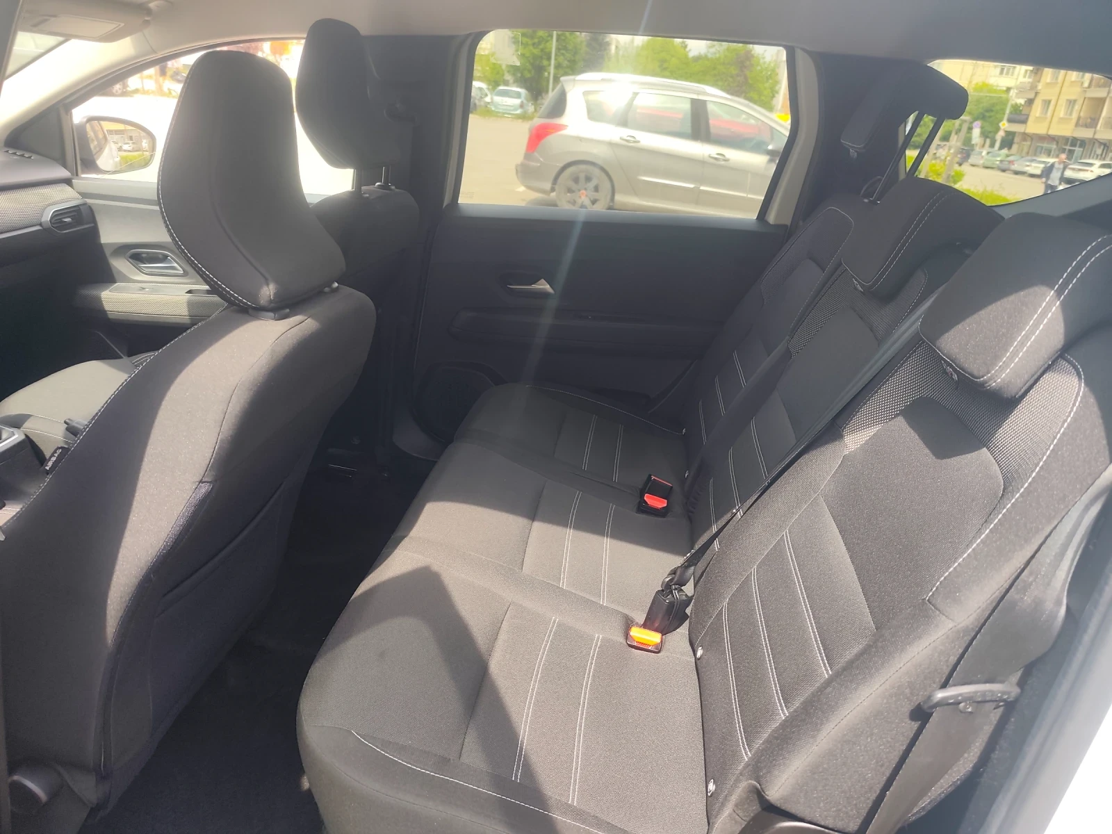 Dacia Jogger 1.0 газ, снимка 11 - Автомобили и джипове - 54358872