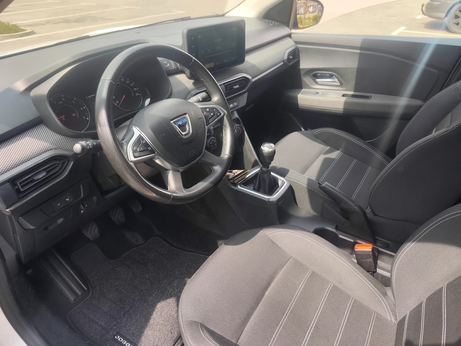 Dacia Jogger 1.0 газ, снимка 13 - Автомобили и джипове - 54358872