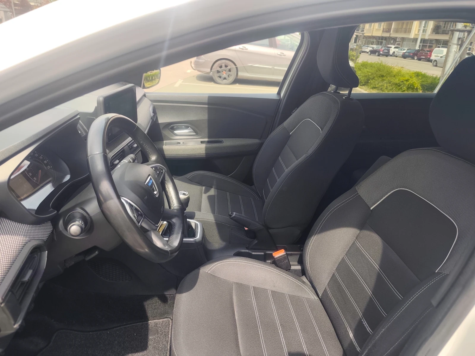 Dacia Jogger 1.0 газ, снимка 12 - Автомобили и джипове - 54358872