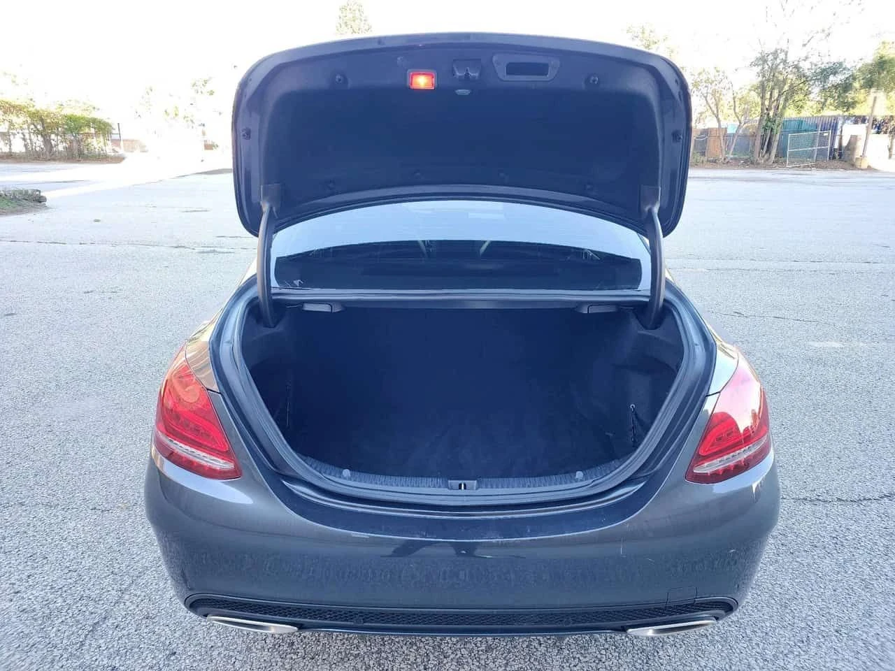Mercedes-Benz C 400 KEYLESS * SUNROOF * ОТ ПРЕДСТАВИТЕЛСТВО, снимка 9 - Автомобили и джипове - 54427244