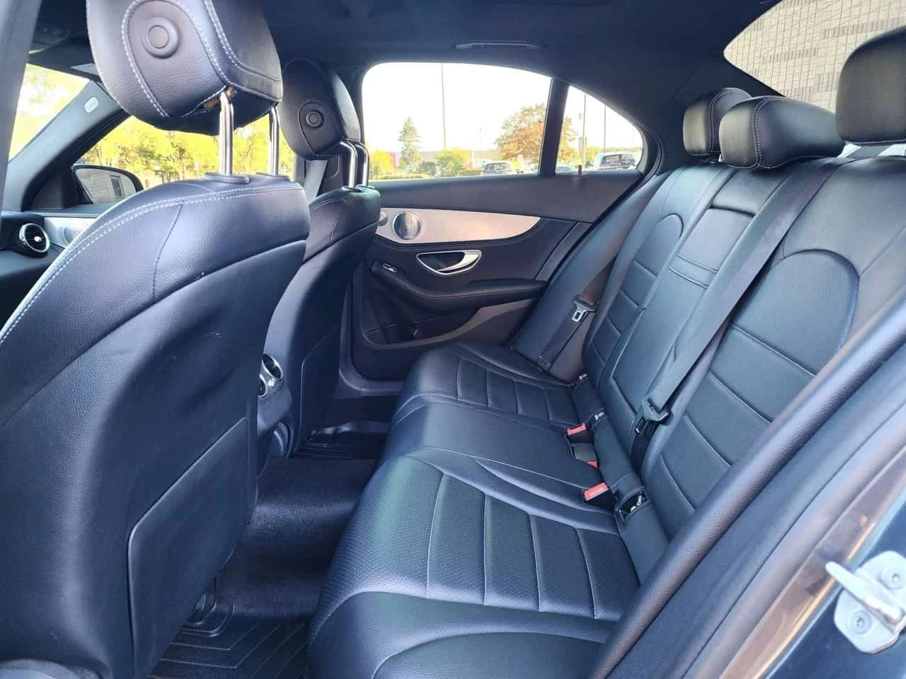 Mercedes-Benz C 400 KEYLESS * SUNROOF * ОТ ПРЕДСТАВИТЕЛСТВО, снимка 16 - Автомобили и джипове - 54427244