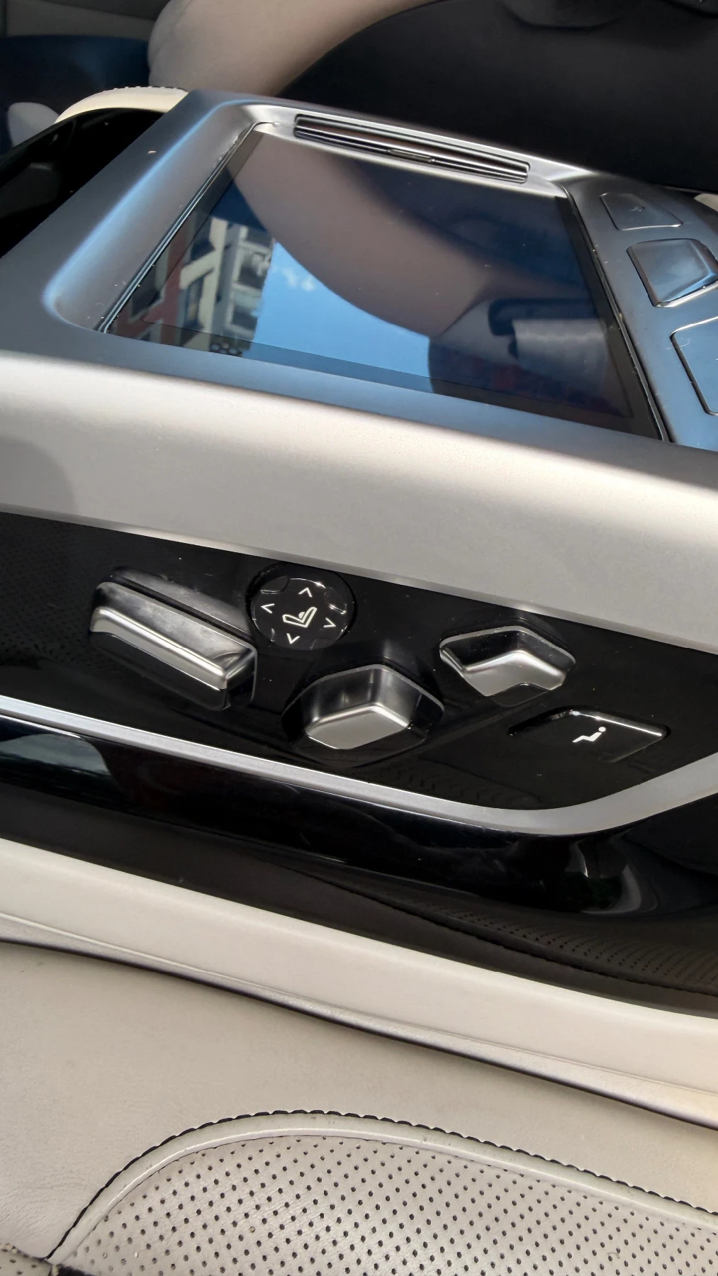 BMW 750 БМВ с пълна сервизна история, снимка 10 - Автомобили и джипове - 56164781