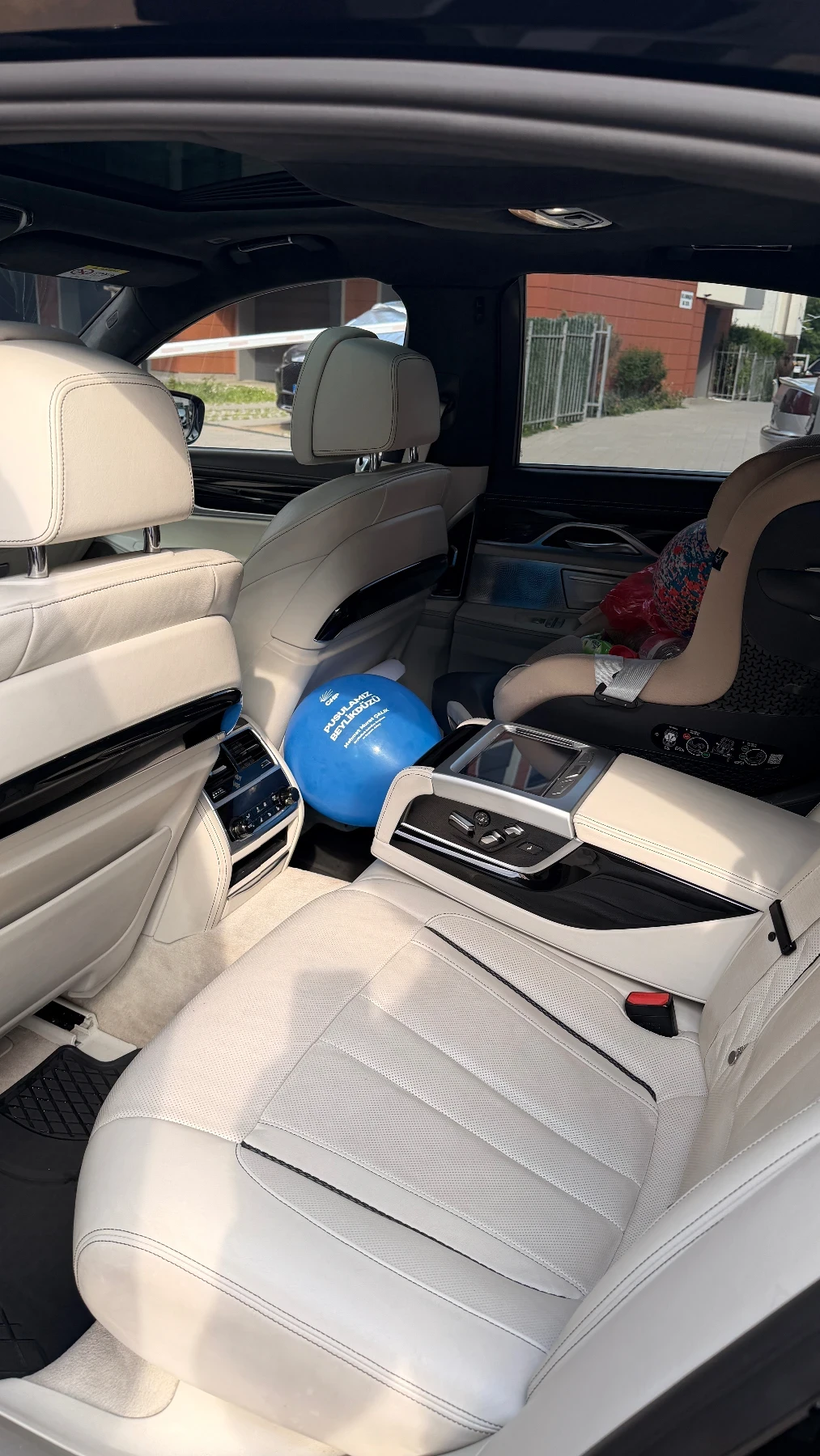 BMW 750 БМВ с пълна сервизна история, снимка 12 - Автомобили и джипове - 56164781