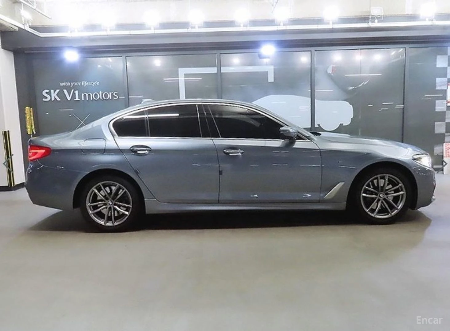BMW 530 i - M PKG - ОБДУХВАНЕ - ПОДГРЕВИ - HEADUP, снимка 3 - Автомобили и джипове - 56311459