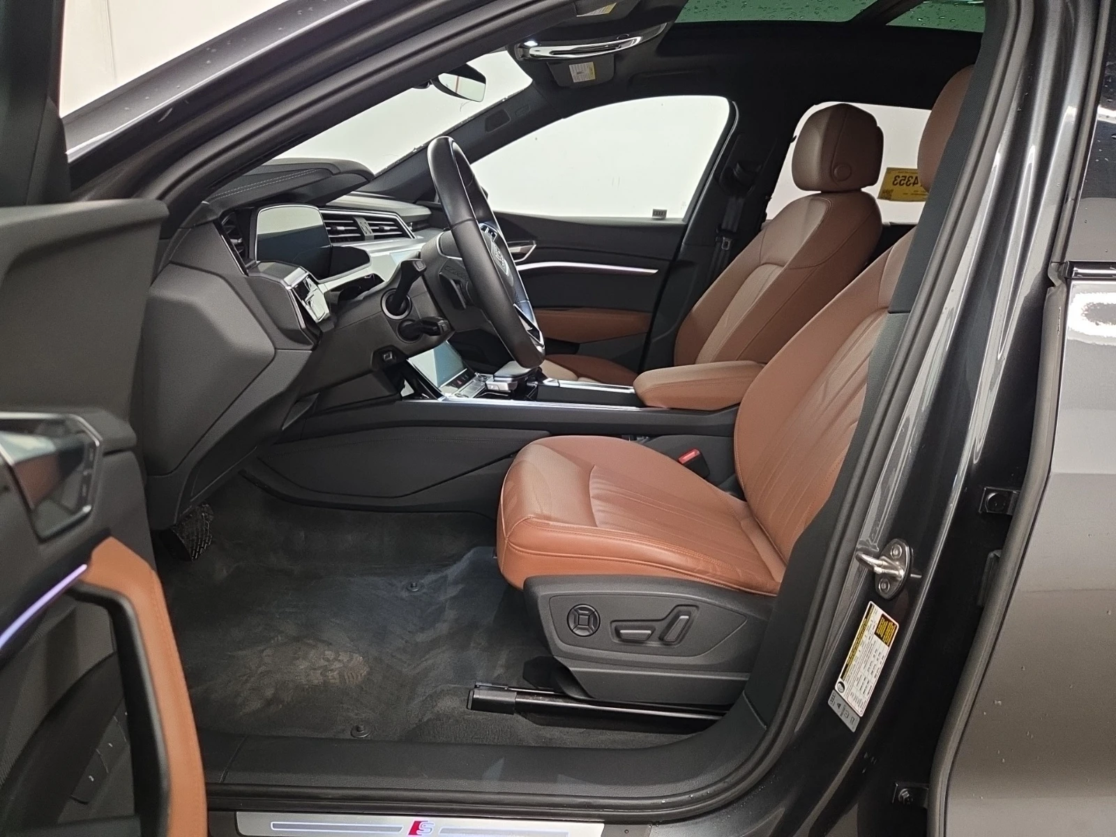 Audi E-Tron TECHNIK, снимка 7 - Автомобили и джипове - 56454674
