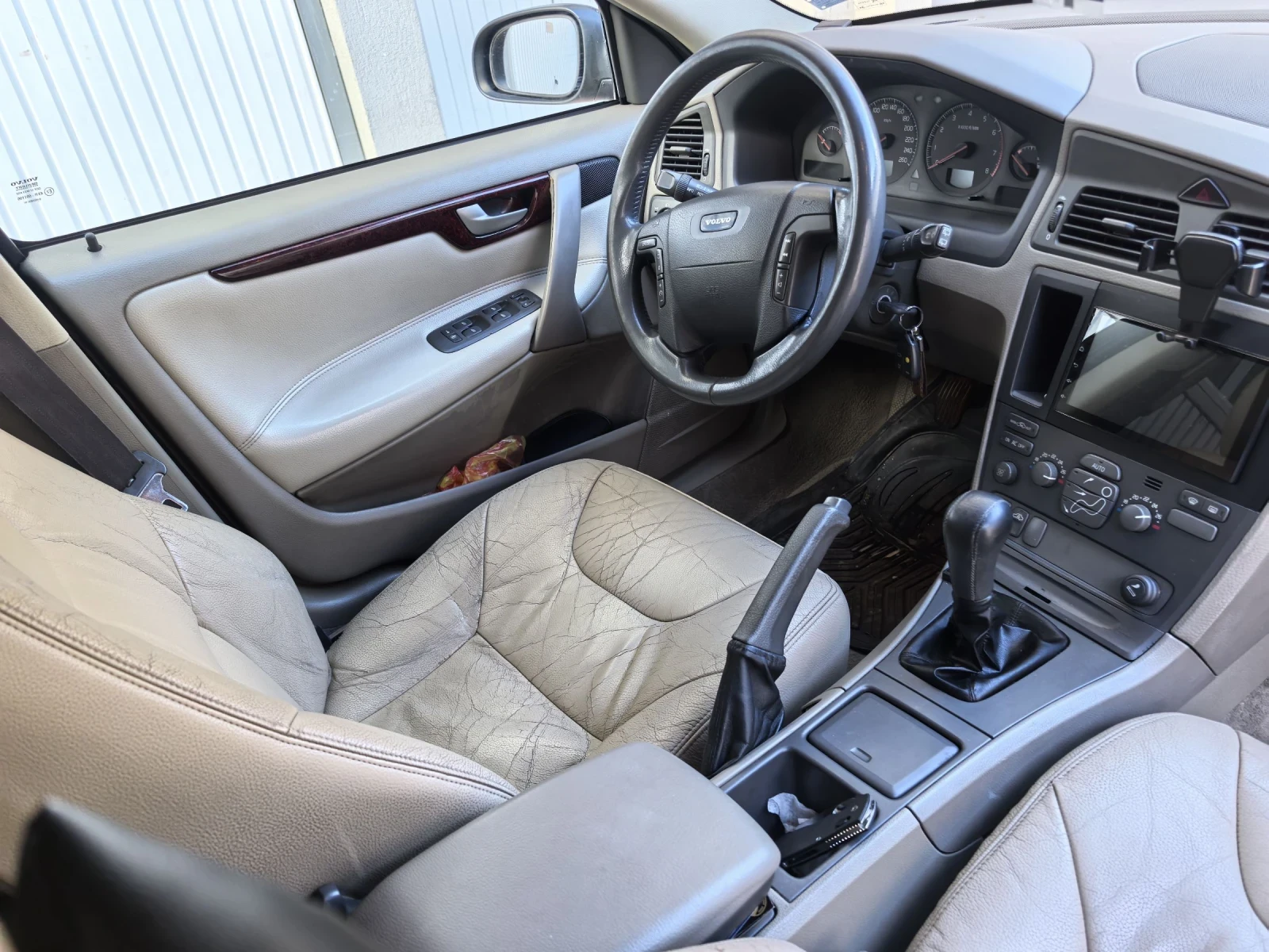 Volvo V70 2.4 Gas, снимка 8 - Автомобили и джипове - 56648586