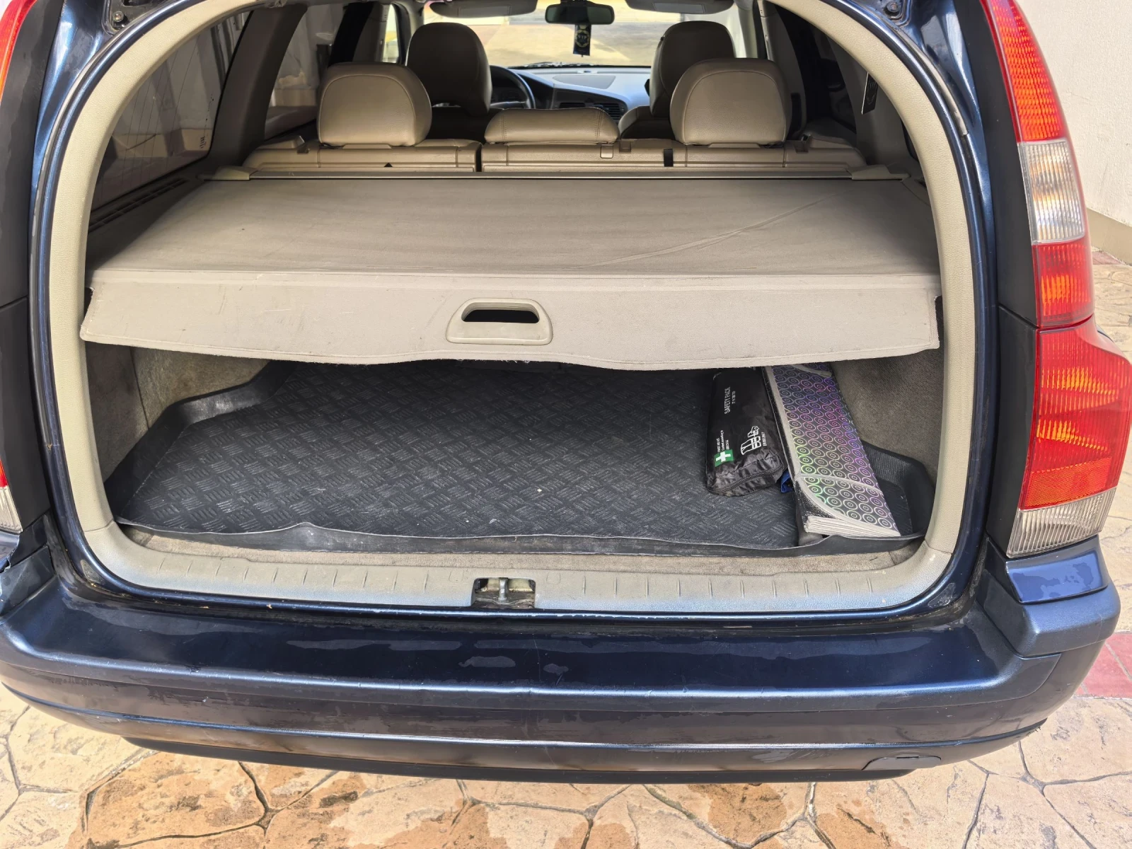 Volvo V70 2.4 Gas, снимка 11 - Автомобили и джипове - 56648586