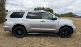 Toyota Sequoia 2019 Toyota Sequoia SR5 Sport Utility 4D, снимка 4