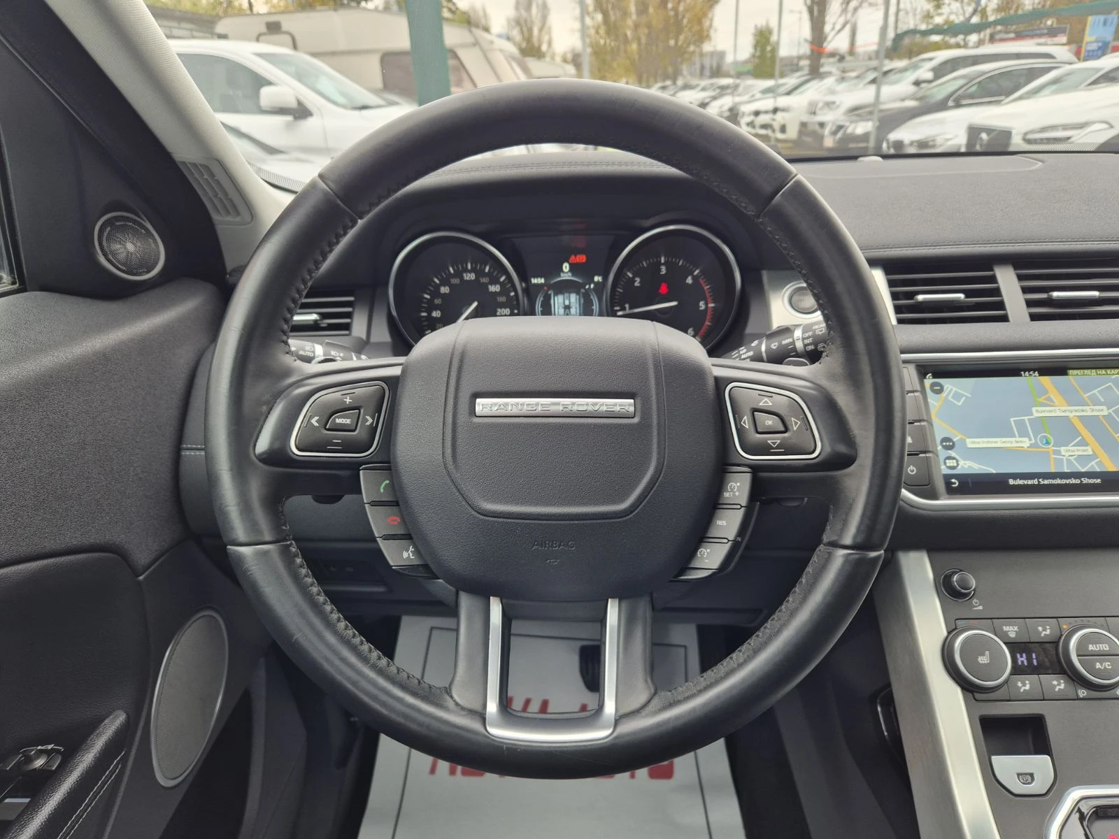 Land Rover Range Rover Evoque 2.0D-180кс-ПАНОРАМА-9скорости-105000км-ТОП СЪСТОЯН - изображение 9