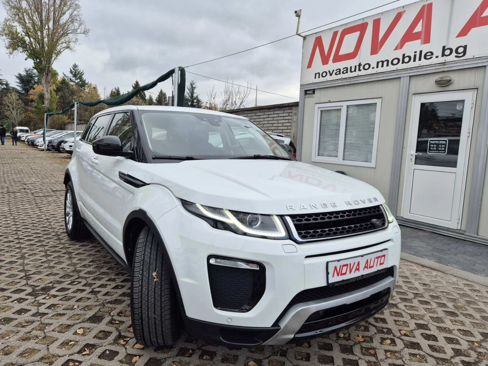 Land Rover Range Rover Evoque 2.0D-180кс-ПАНОРАМА-9скорости-105000км-ТОП СЪСТОЯН - изображение 5