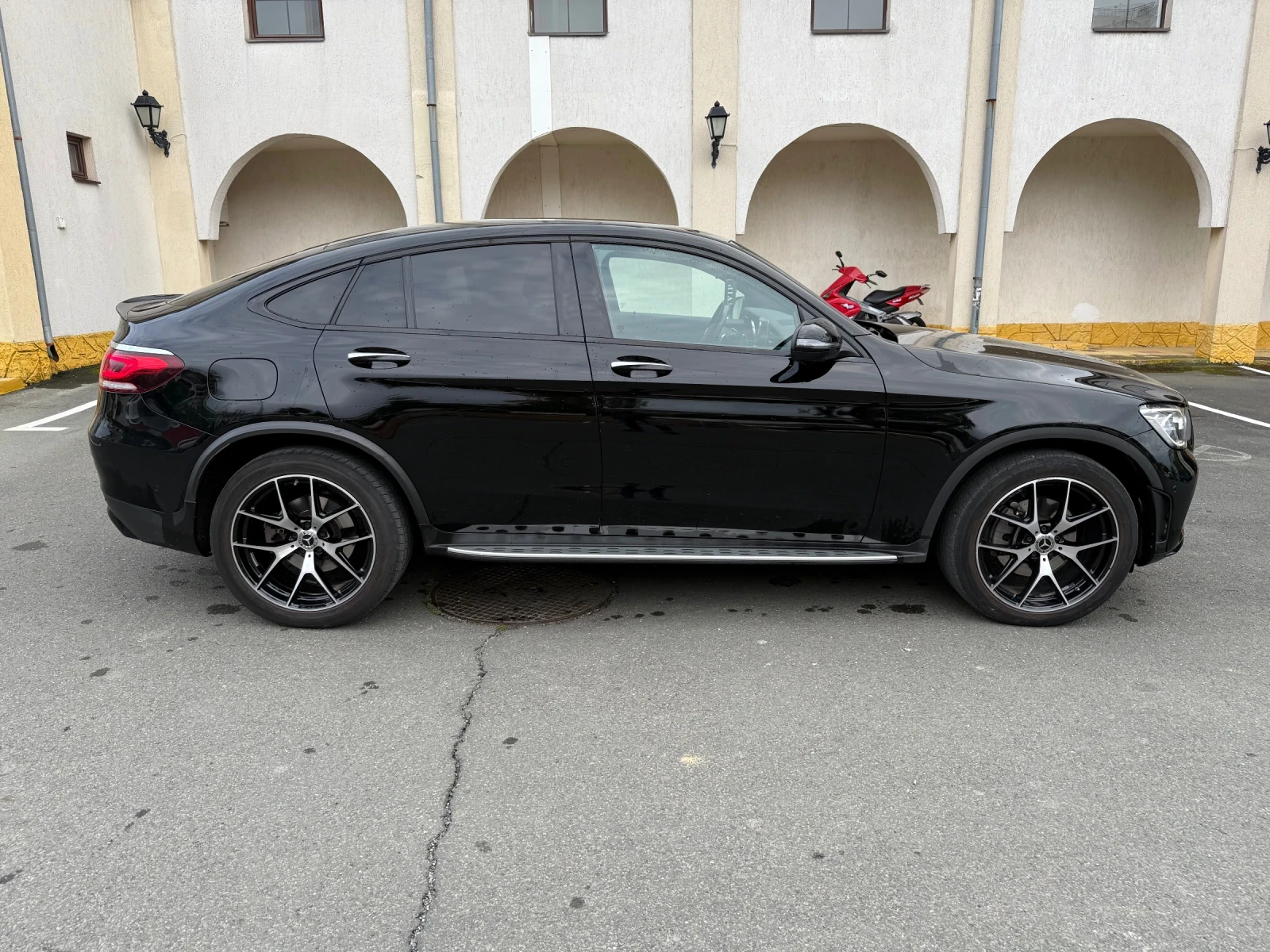 Mercedes-Benz GLC 300 Coupe AMG пакет, гаранция, втори комплект джанти - изображение 4