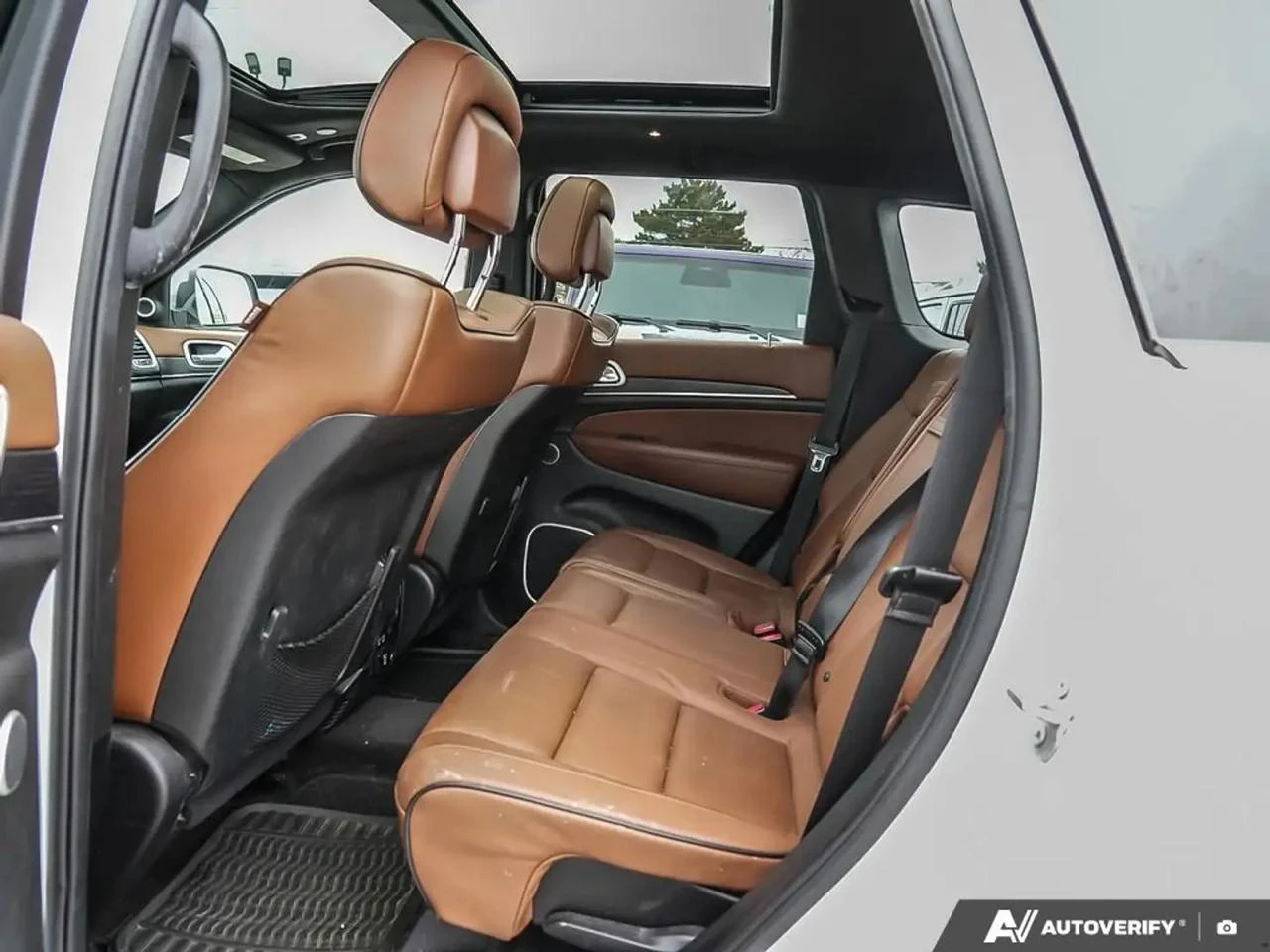 Jeep Grand cherokee Summit* Обдухване* Distronic* H&K* 3.6* Full, снимка 13 - Автомобили и джипове - 53813992