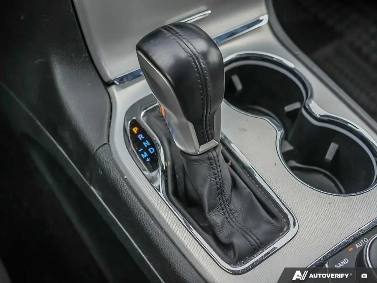 Jeep Grand cherokee Summit* Обдухване* Distronic* H&K* 3.6* Full, снимка 9 - Автомобили и джипове - 53813992