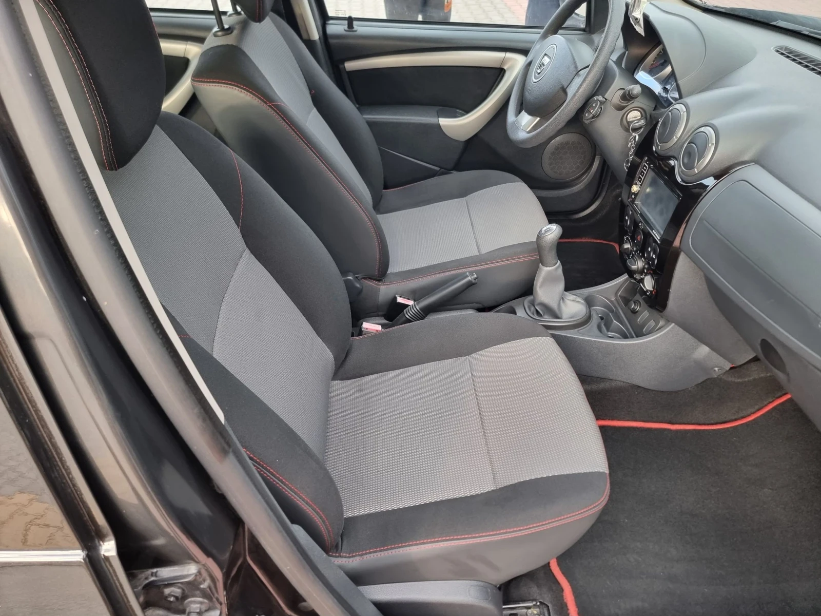 Dacia Duster 1.5 , снимка 12 - Автомобили и джипове - 53976184