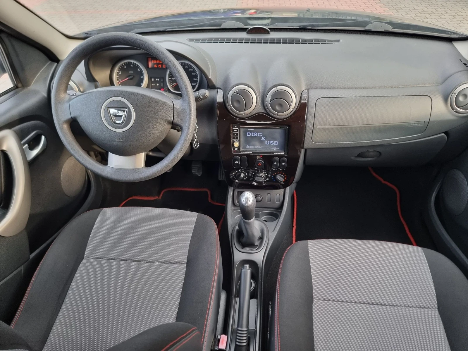 Dacia Duster 1.5 , снимка 9 - Автомобили и джипове - 53976184