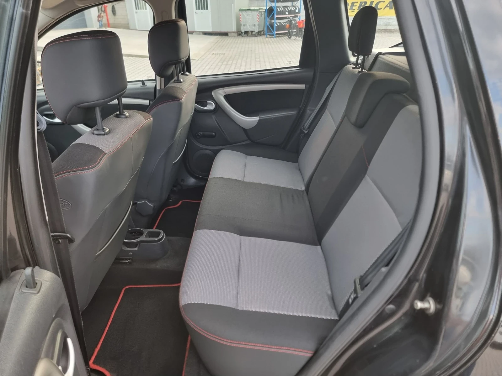 Dacia Duster 1.5 , снимка 13 - Автомобили и джипове - 53976184