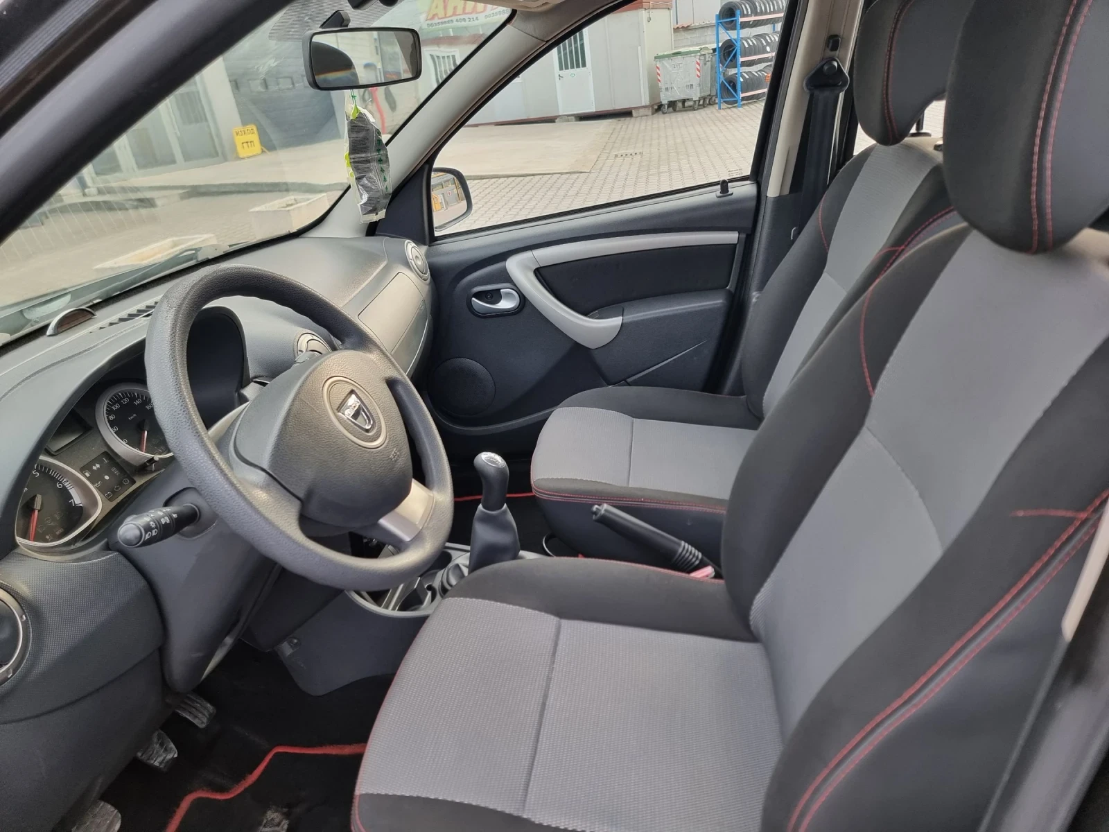 Dacia Duster 1.5 , снимка 11 - Автомобили и джипове - 53976184