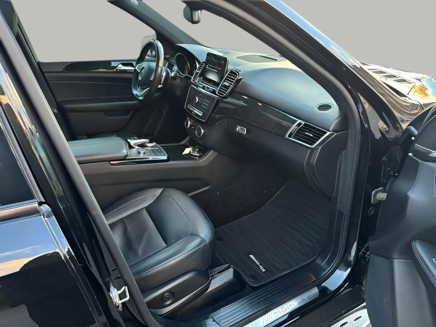 Mercedes-Benz GLE 43 AMG 4MATIC* HARMAN KARDON* PANORAMA* , снимка 8 - Автомобили и джипове - 54912988