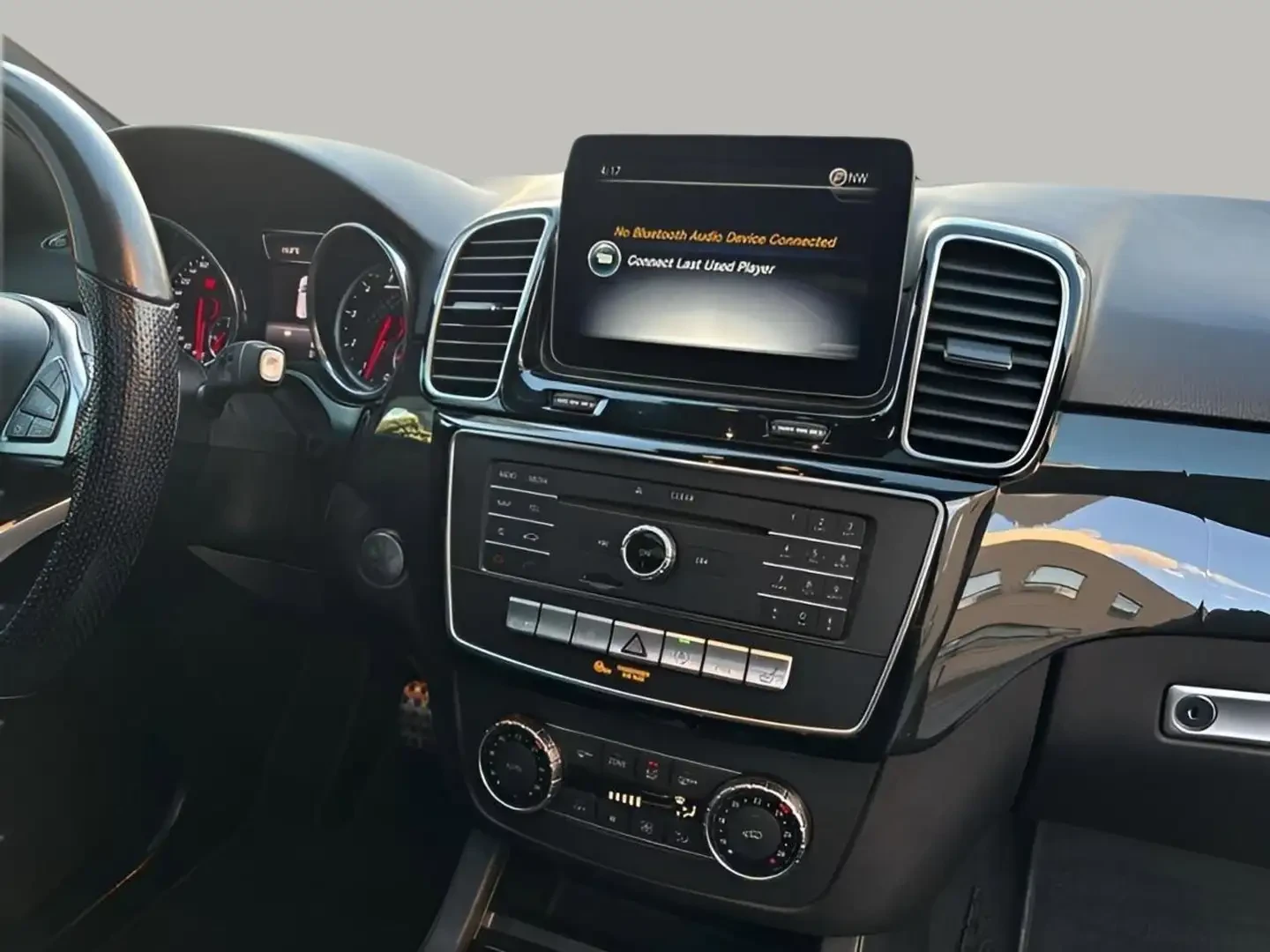 Mercedes-Benz GLE 43 AMG 4MATIC* HARMAN KARDON* PANORAMA* , снимка 12 - Автомобили и джипове - 54912988