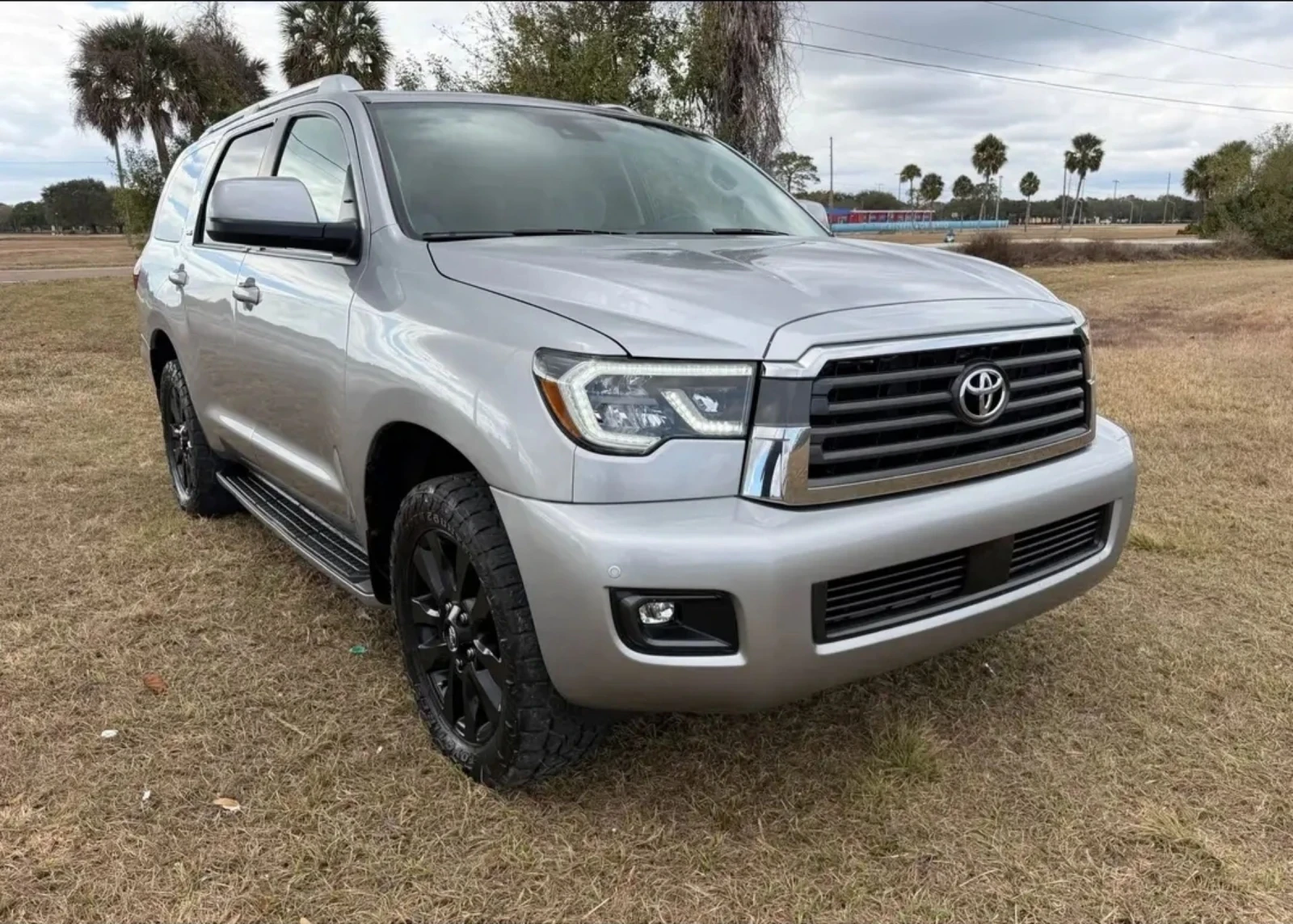 Toyota Sequoia 2019 Toyota Sequoia SR5 Sport Utility 4D, снимка 2 - Автомобили и джипове - 55265506