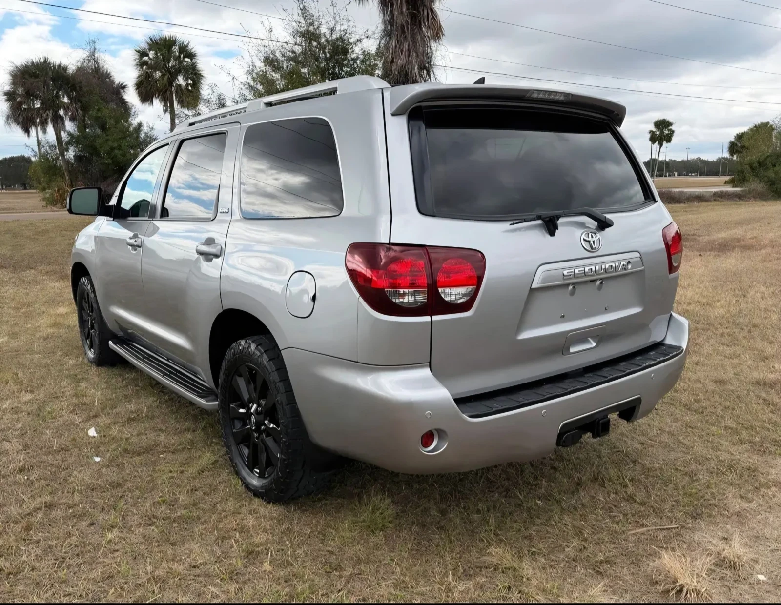 Toyota Sequoia 2019 Toyota Sequoia SR5 Sport Utility 4D, снимка 3 - Автомобили и джипове - 55265506
