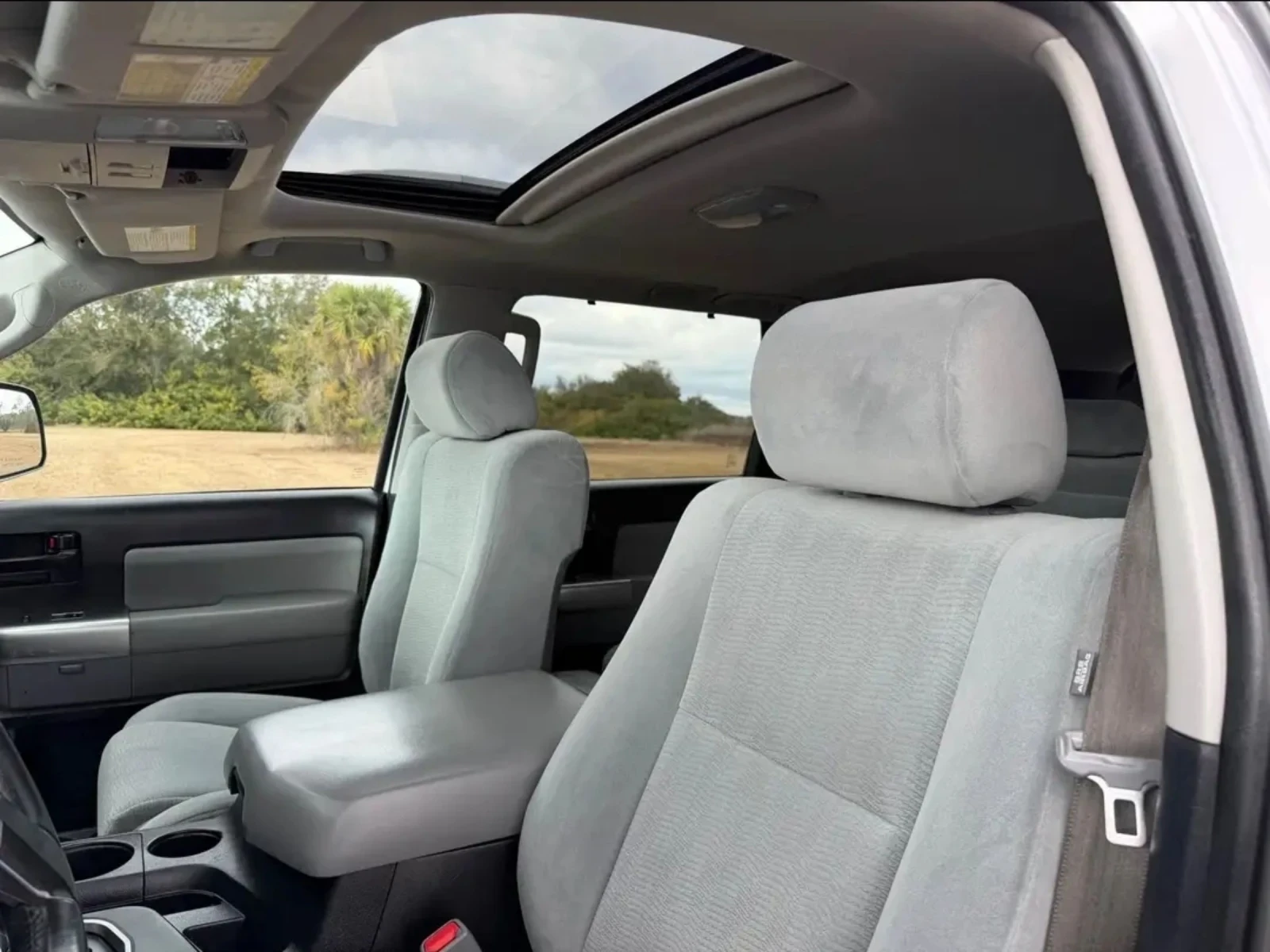 Toyota Sequoia 2019 Toyota Sequoia SR5 Sport Utility 4D, снимка 10 - Автомобили и джипове - 55265506