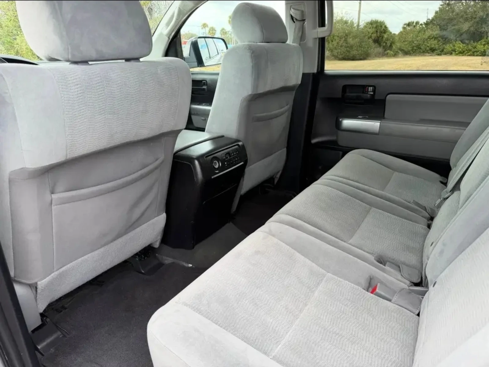Toyota Sequoia 2019 Toyota Sequoia SR5 Sport Utility 4D, снимка 11 - Автомобили и джипове - 55265506