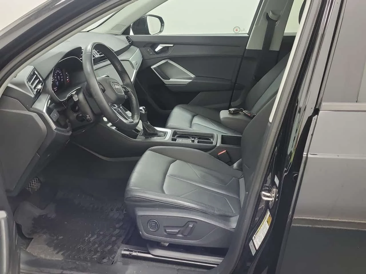 Audi Q3 * KOMFORT * CARFAX * ОПЦИЯ ЗА АВТОКРЕДИТ * , снимка 5 - Автомобили и джипове - 55547783