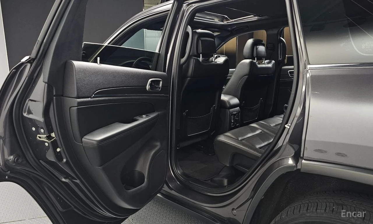 Jeep Grand cherokee 3.6* V6* 8ZF* ПОДГРЕВ* ОБДУХВАНЕ* КАМЕРА* ПАНОРАМА, снимка 14 - Автомобили и джипове - 55954596