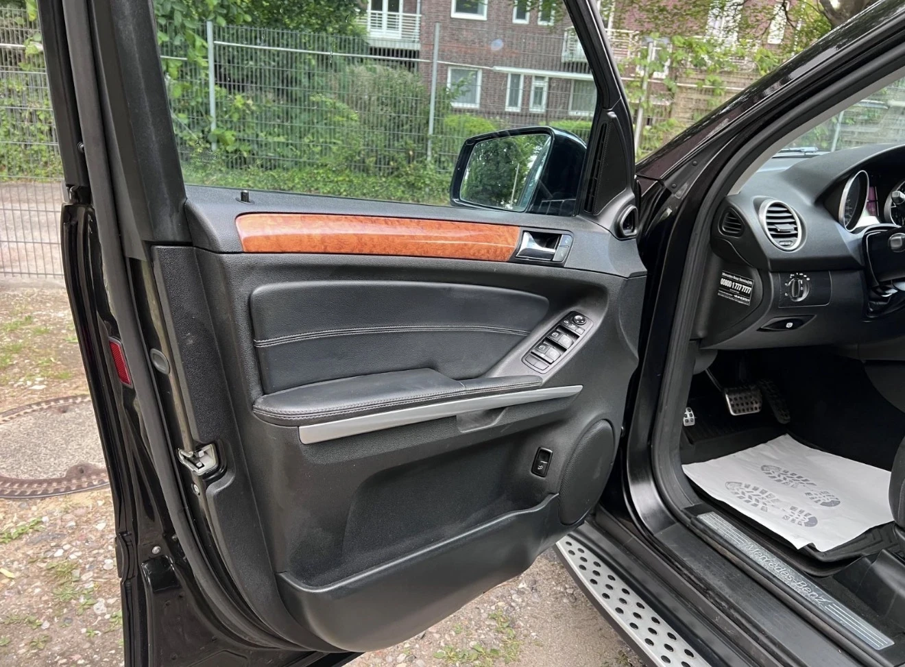 Mercedes-Benz ML 350 ОЧАКВАН ВНОС/FACELIFT/СТЕПЕНКИ/КОЖА/ВЪЗДУХ/LED/, снимка 4 - Автомобили и джипове - 56117966