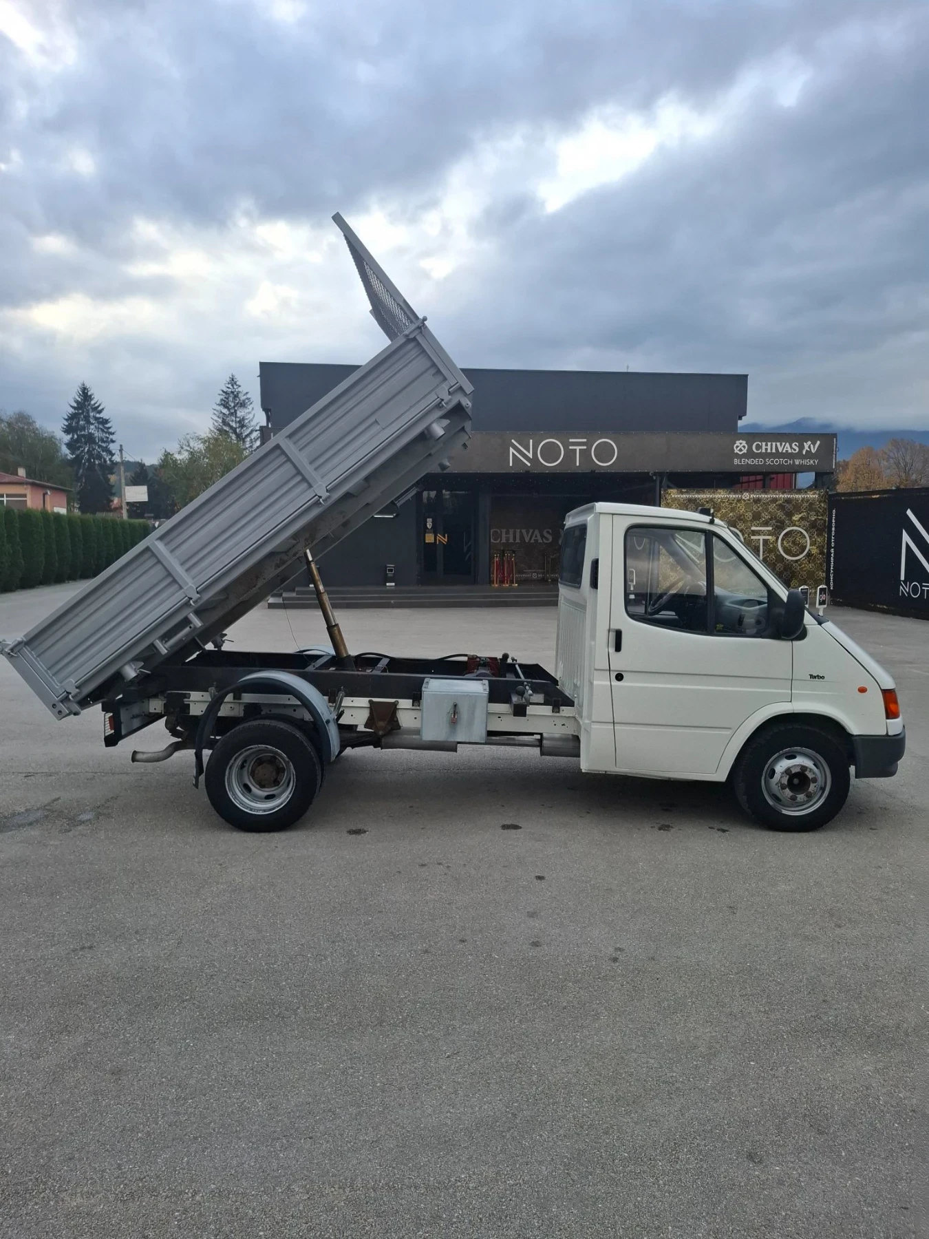 Ford Transit 2.5TD 100к.с 3странен САМОСВАЛ , снимка 8 - Бусове и автобуси - 56660372