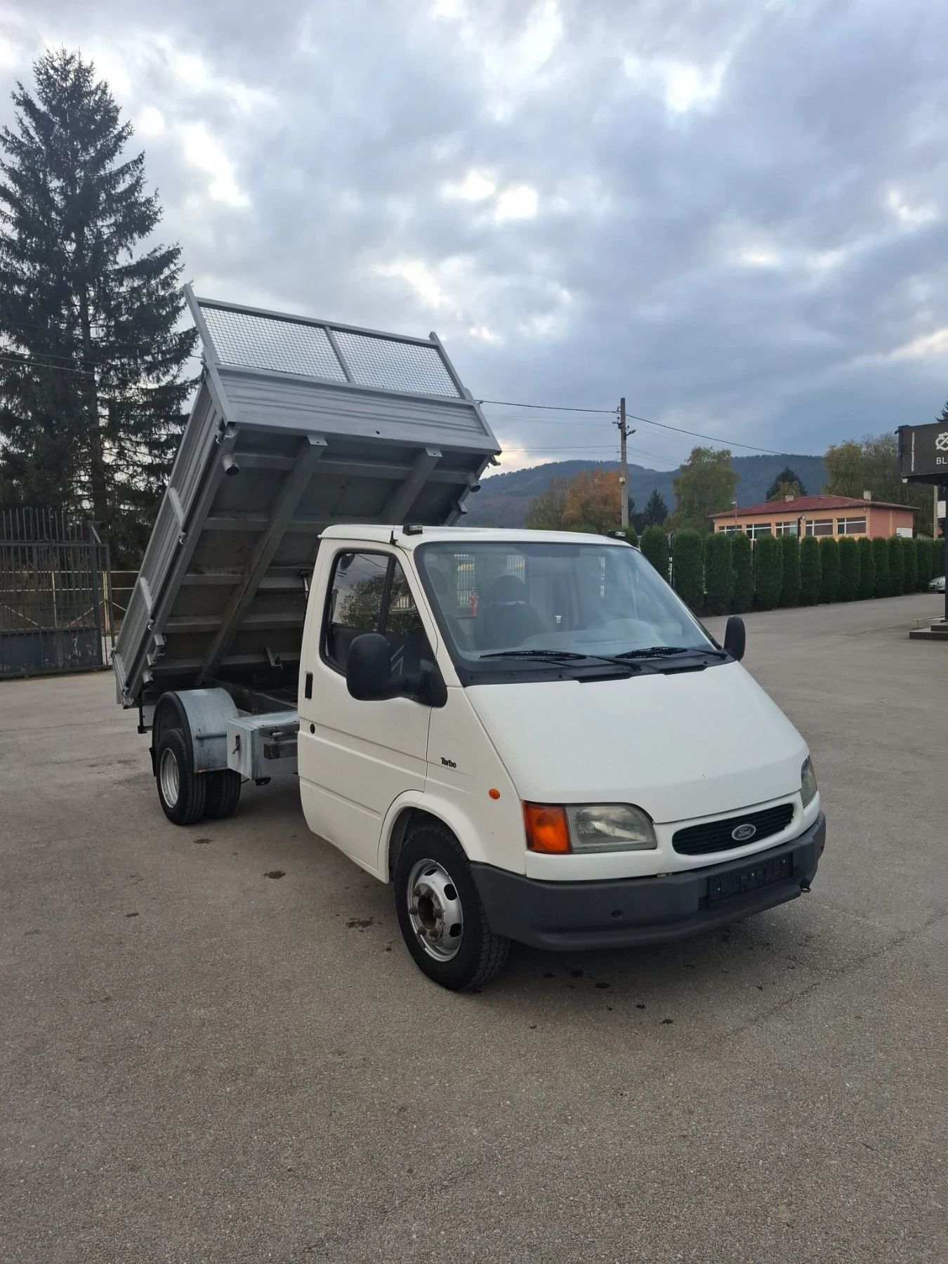 Ford Transit 2.5TD 100к.с 3странен САМОСВАЛ , снимка 2 - Бусове и автобуси - 56660372