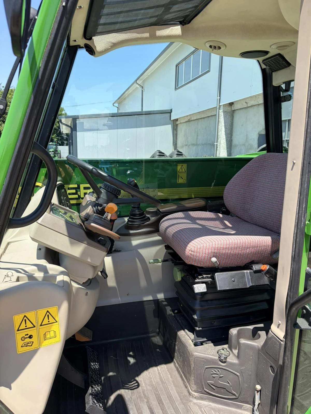 Телескопичен товарач John Deere 3200 лизинг, снимка 8 - Селскостопанска техника - 55047400