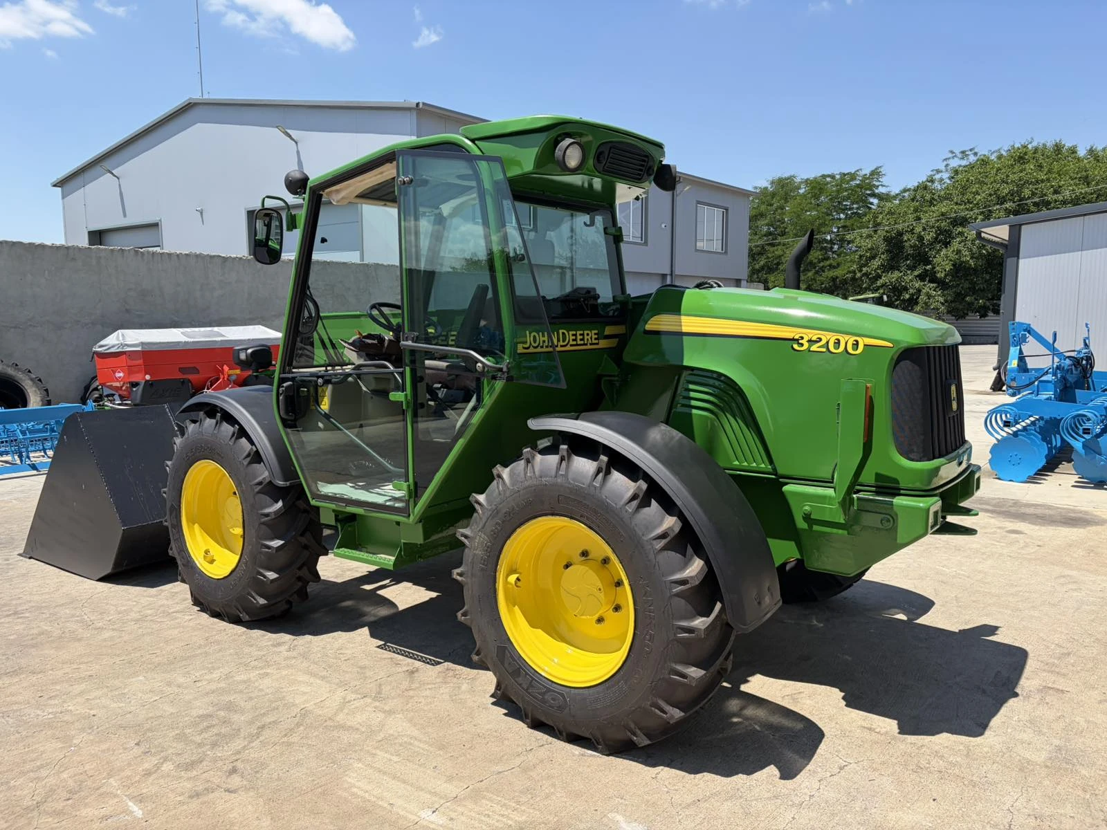 Телескопичен товарач John Deere 3200 лизинг, снимка 3 - Селскостопанска техника - 55047400