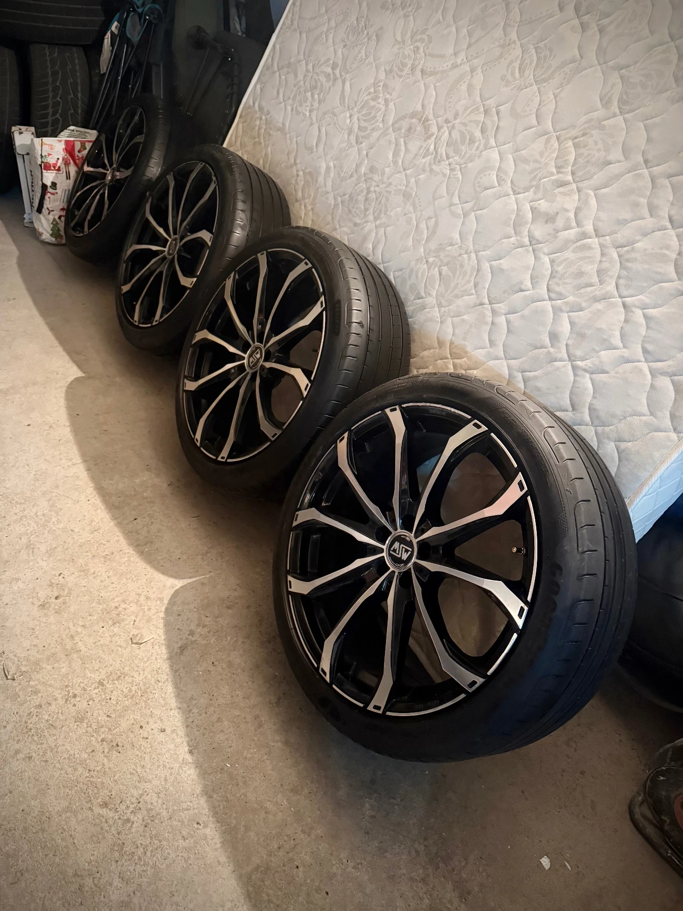 Гуми с джанти Goodyear 245/40R20