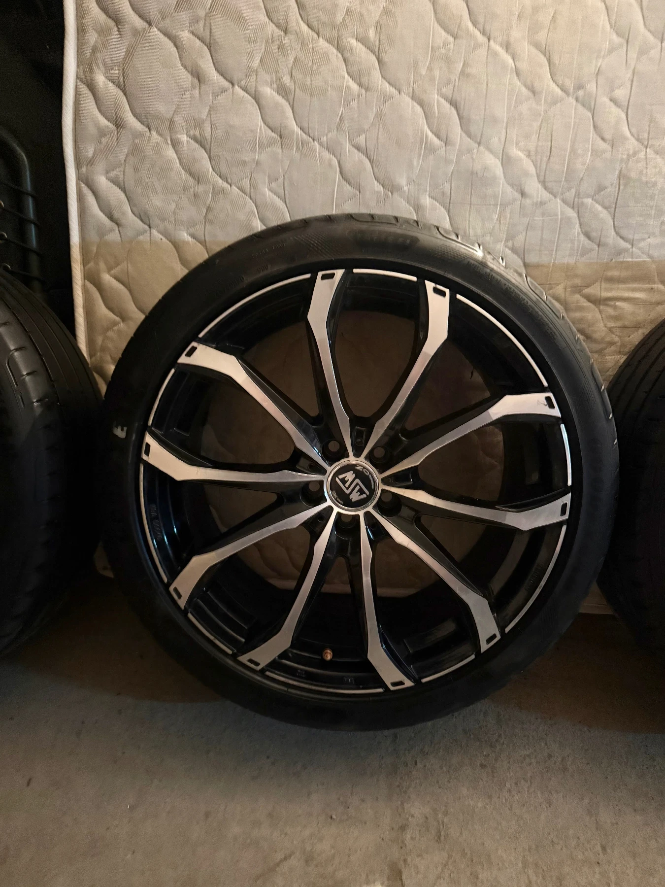 Гуми с джанти Goodyear 245/40R20, снимка 7 - Гуми и джанти - 54271260