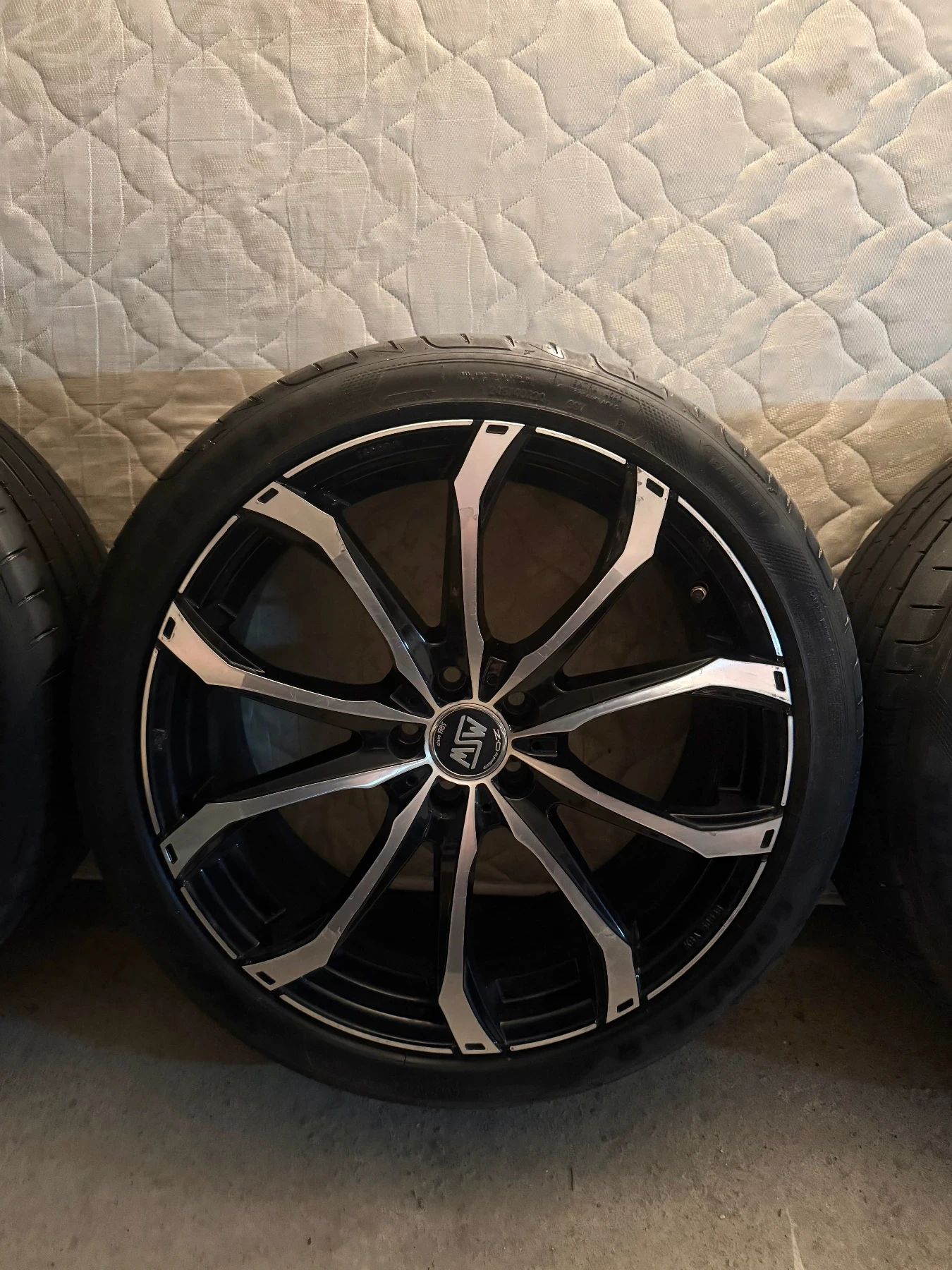 Гуми с джанти Goodyear 245/40R20, снимка 6 - Гуми и джанти - 54271260