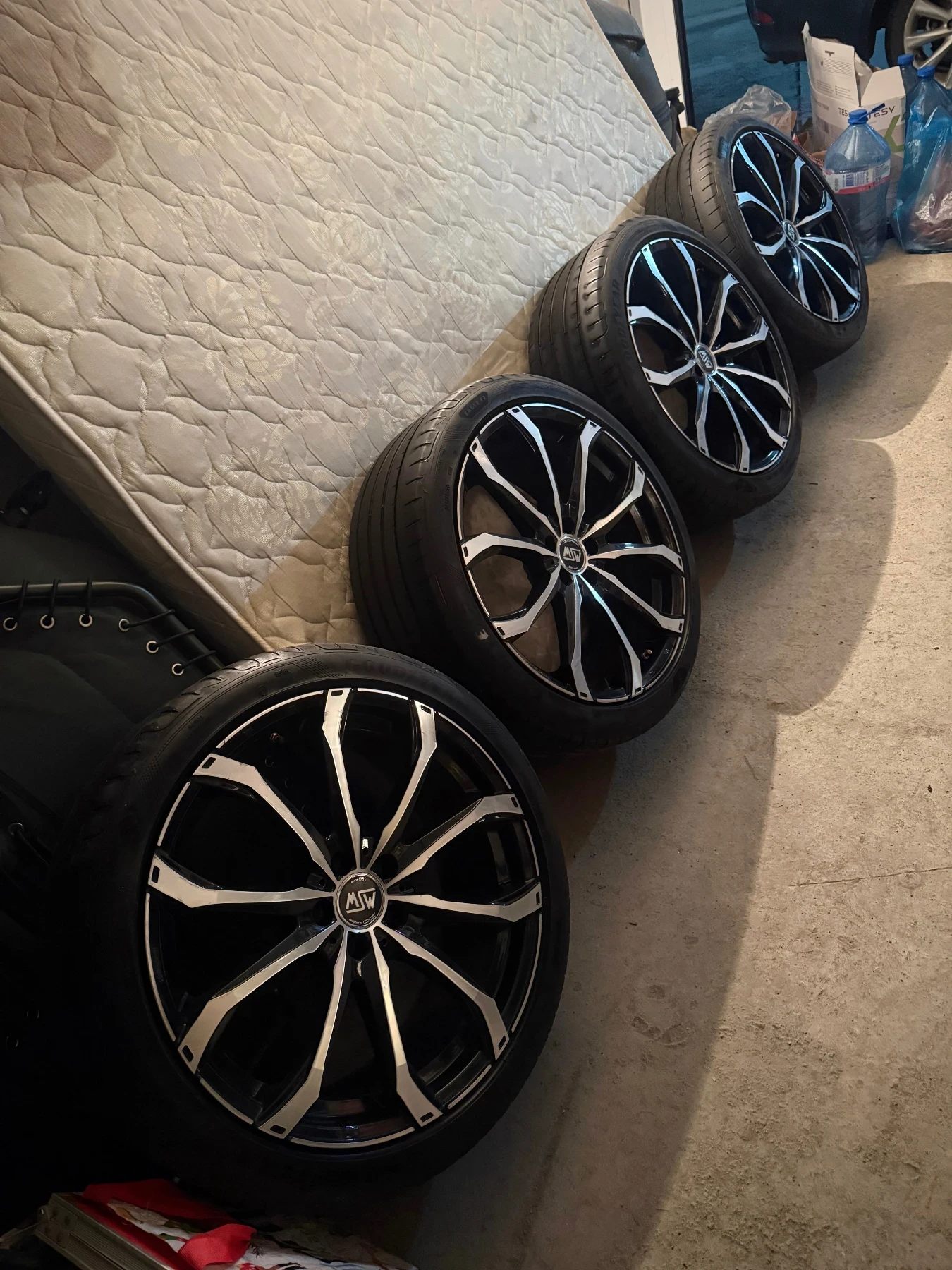 Гуми с джанти Goodyear 245/40R20, снимка 2 - Гуми и джанти - 54271260