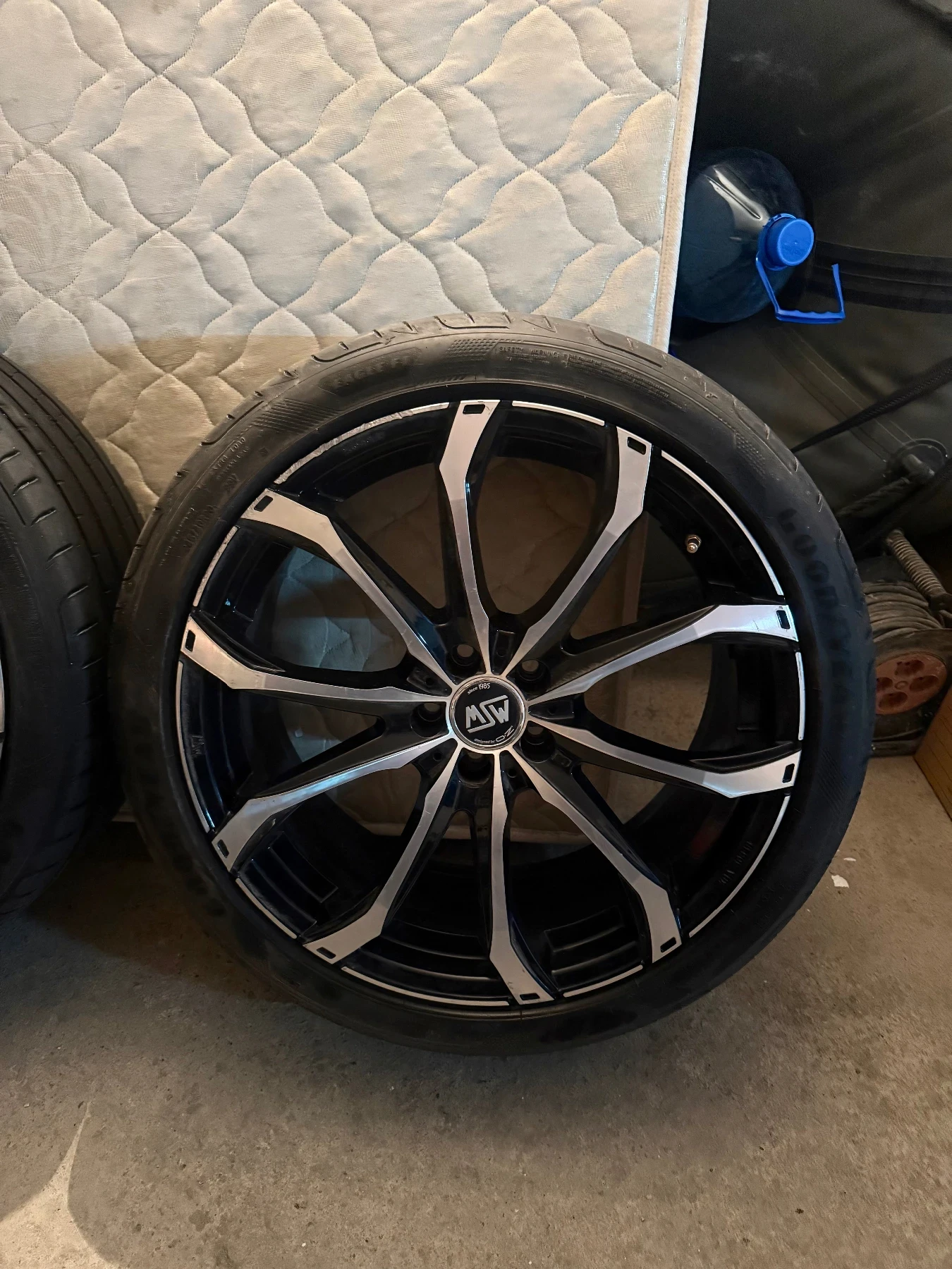 Гуми с джанти Goodyear 245/40R20, снимка 5 - Гуми и джанти - 54271260