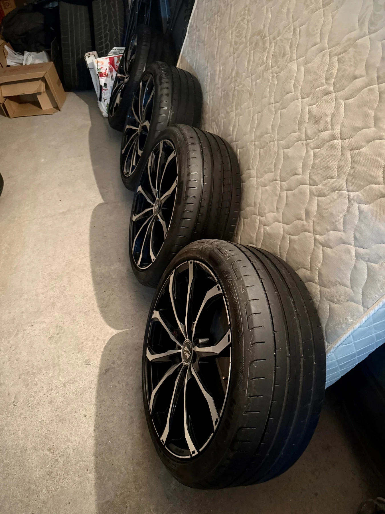 Гуми с джанти Goodyear 245/40R20, снимка 3 - Гуми и джанти - 54271260