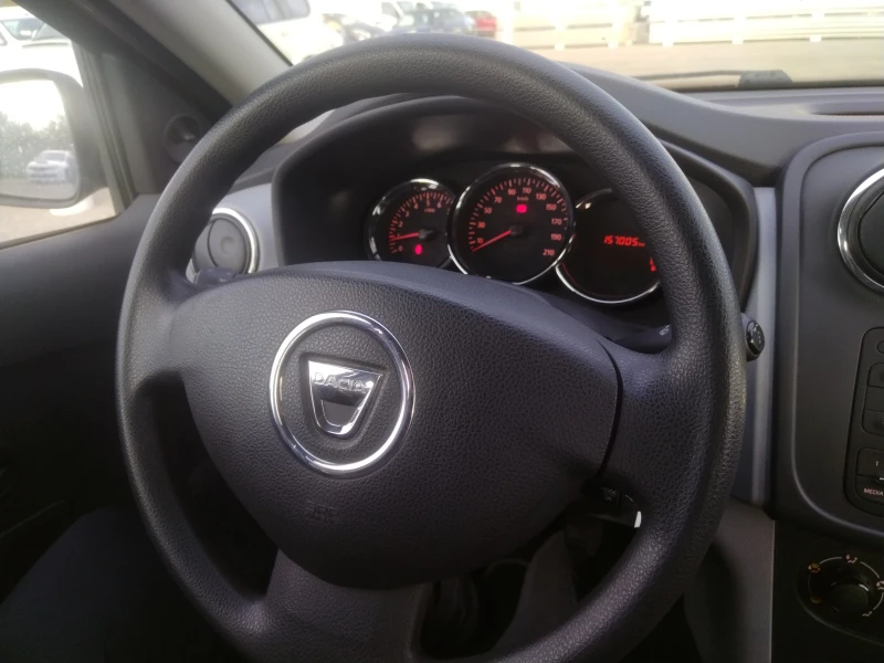 Dacia Sandero 1.2i, снимка 13 - Автомобили и джипове - 47525989