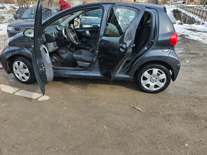 Toyota Aygo, снимка 5 - Автомобили и джипове - 49236437