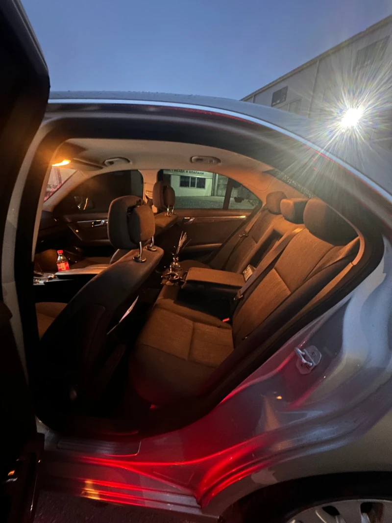 Mercedes-Benz C 220, снимка 11 - Автомобили и джипове - 52353967