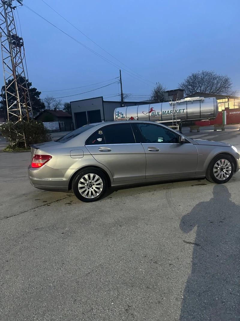 Mercedes-Benz C 220, снимка 4 - Автомобили и джипове - 52353967