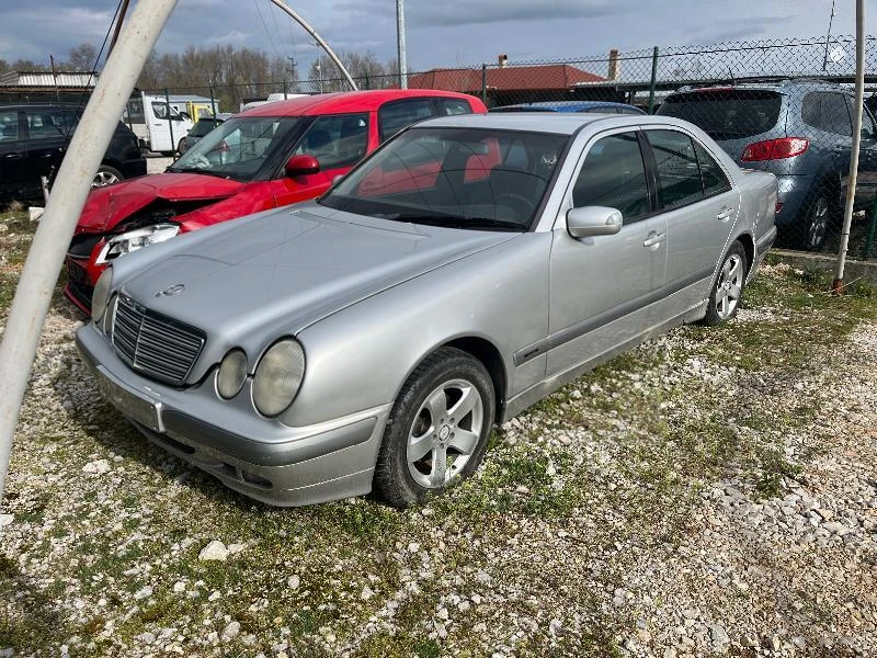 Mercedes-Benz E 220 2.2 CDI, снимка 1 - Автомобили и джипове - 46426128