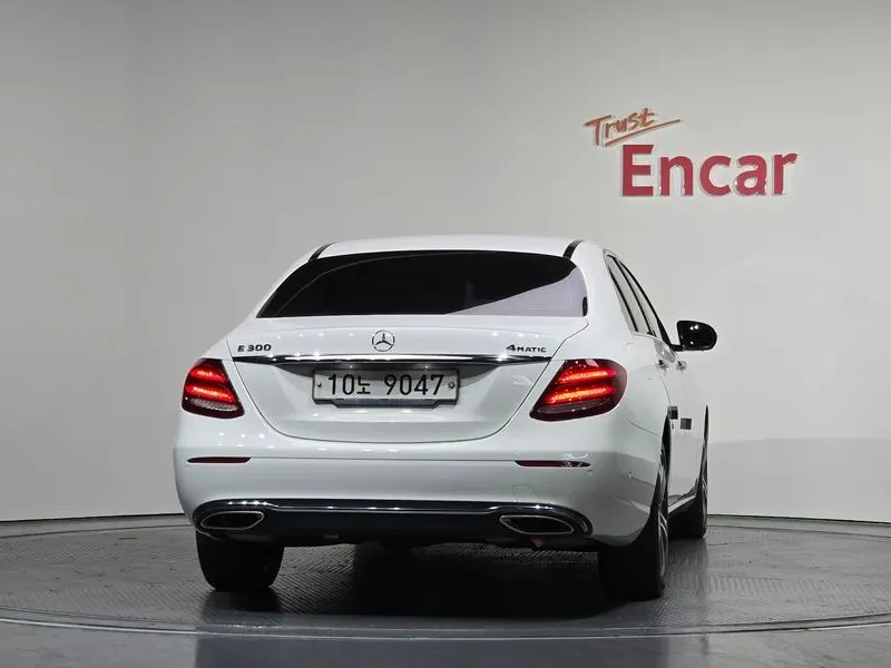 Mercedes-Benz E 300 4Matic Avantgarde, снимка 4 - Автомобили и джипове - 55991675